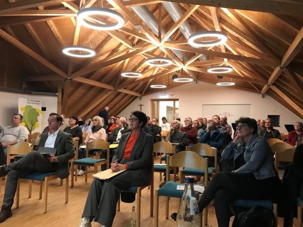 Publikum bei der Infoveranstaltung im Dorfgemeinschaftshaus, Bodnegg