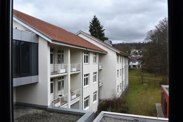 Osttrakt zwei mehrstöckige Gebäude