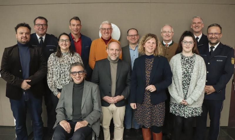 Bild mit den Personen des Vorstandes des kommunalen Kriminalpräventions-Vereins