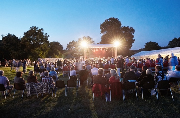 Abendstimmung auf dem Einhalden-Festival